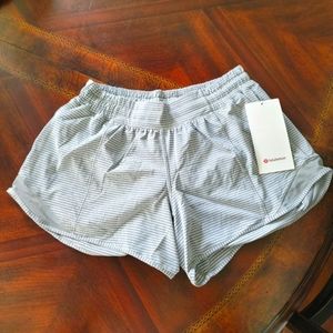 Lululemon Hotty Hot LR Short 4" Lined Size 8 Tall